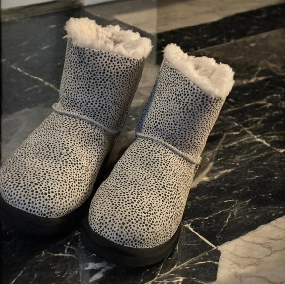 UGG Ltd Edition Cheetah Print Boots Size 8 - Picture 3 of 3